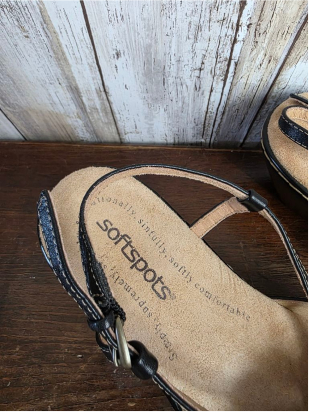 Women's Softspots Black Beige Leather Wedge Sandals Size 8 - Picture 5 of 11